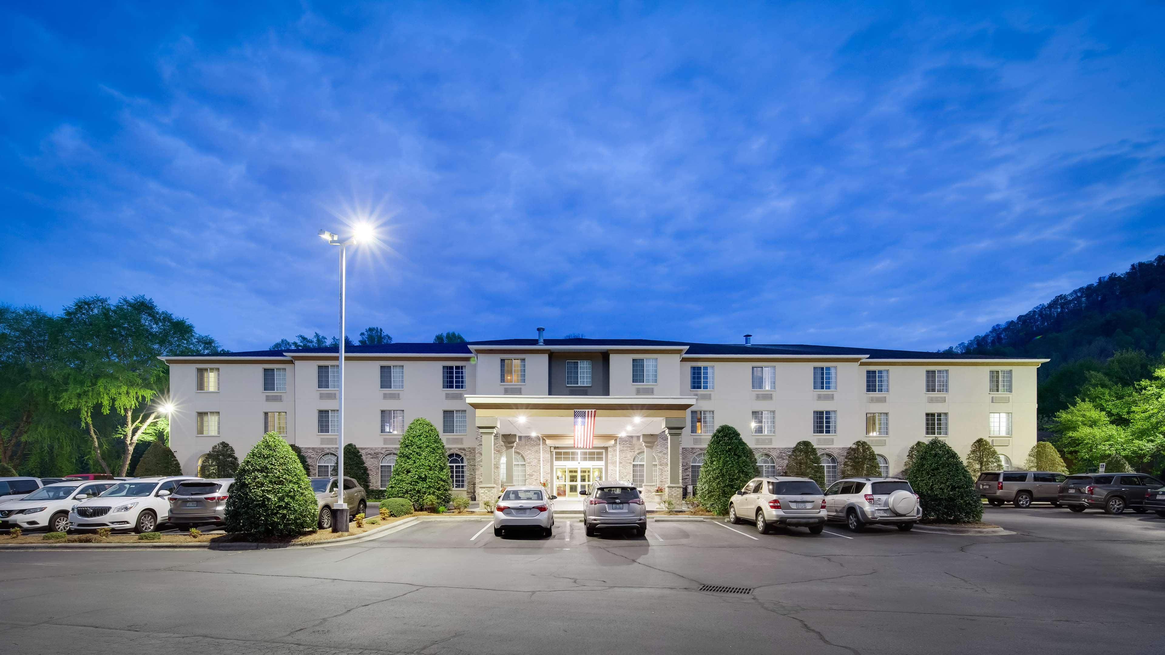 Best Western Plus River Escape Sylva / Dillsboro Hotel Exterior photo