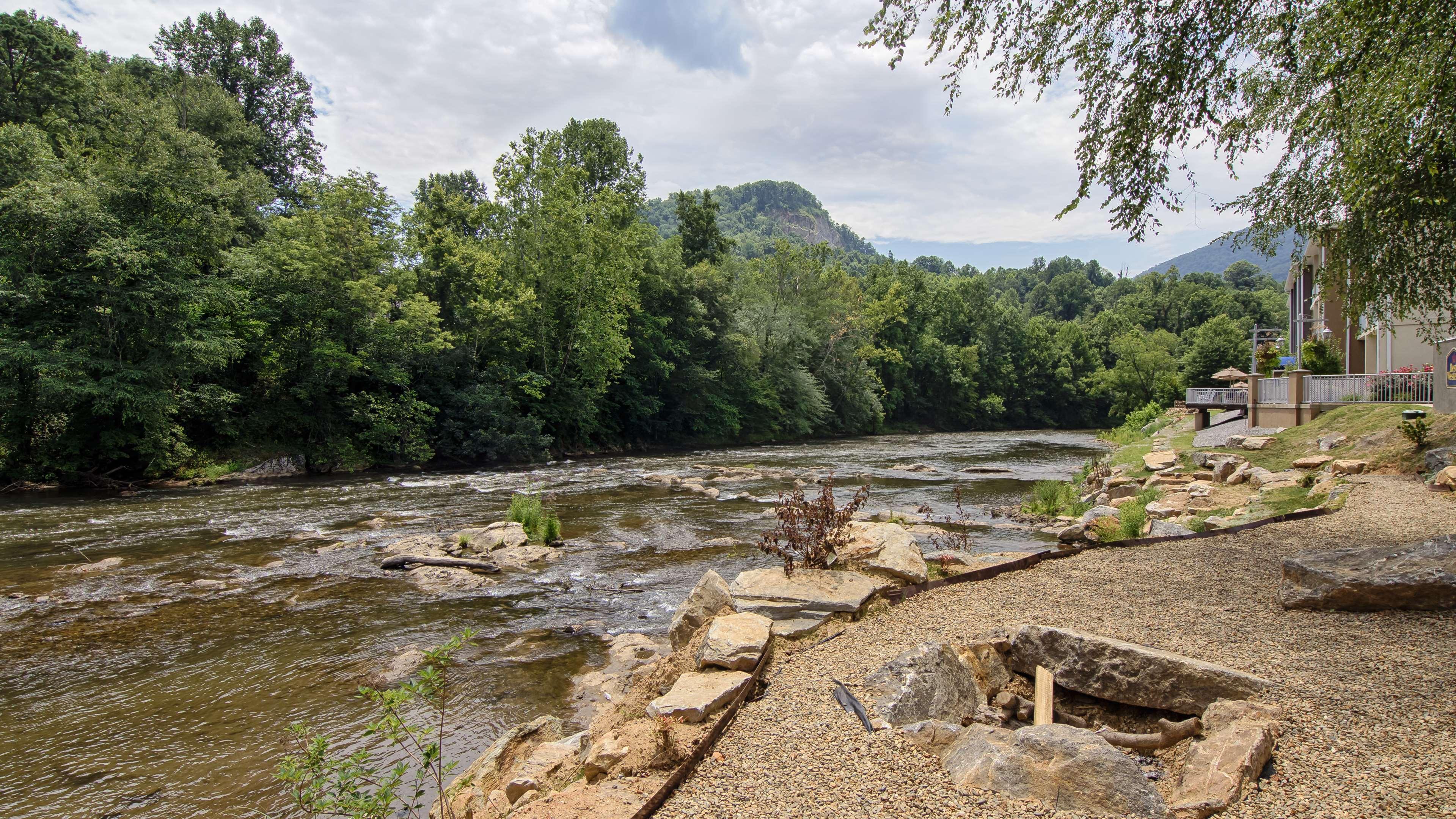 Best Western Plus River Escape Sylva / Dillsboro Hotel Exterior photo